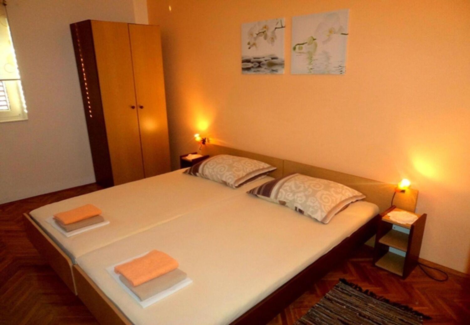 Apartments And Rooms Ognjen - Family Apartments With Free Parking 贝蒂纳 外观 照片