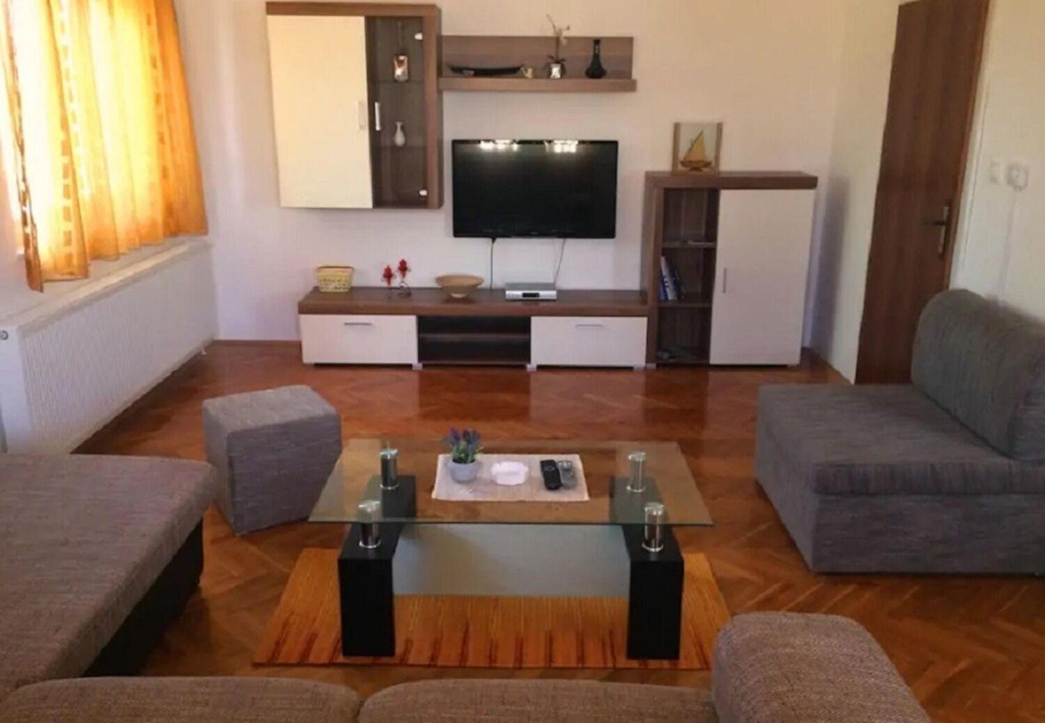 Apartments And Rooms Ognjen - Family Apartments With Free Parking 贝蒂纳 外观 照片